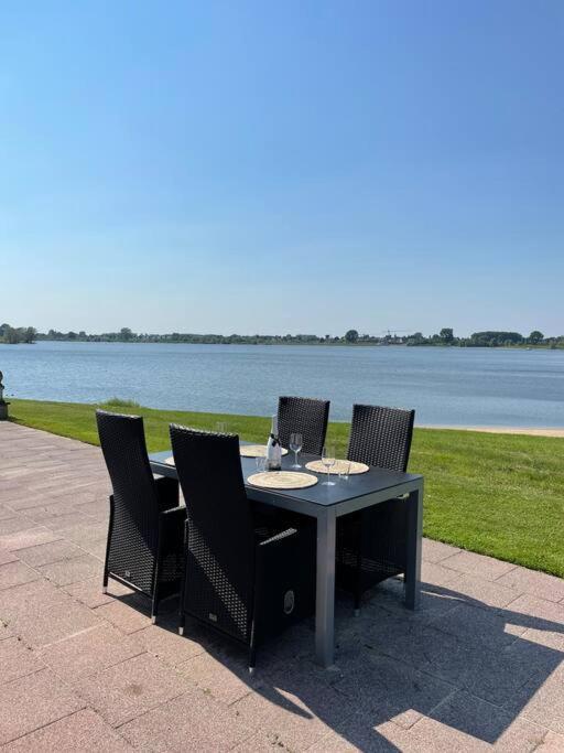 Luxe Chalet Direct Aan Het Water Met Strand Lith Exteriér fotografie