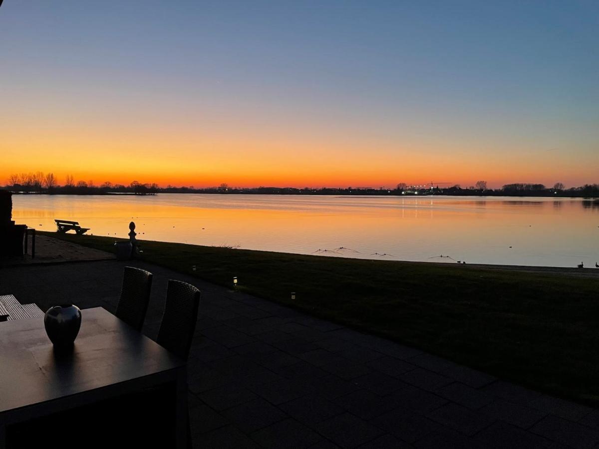 Luxe Chalet Direct Aan Het Water Met Strand Lith Exteriér fotografie